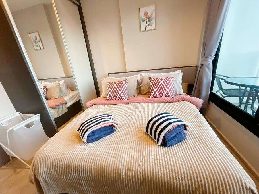 Base Central Pattaya Long Balcony King-Bed With Infinity Pool & Free Netflix! Exterior foto