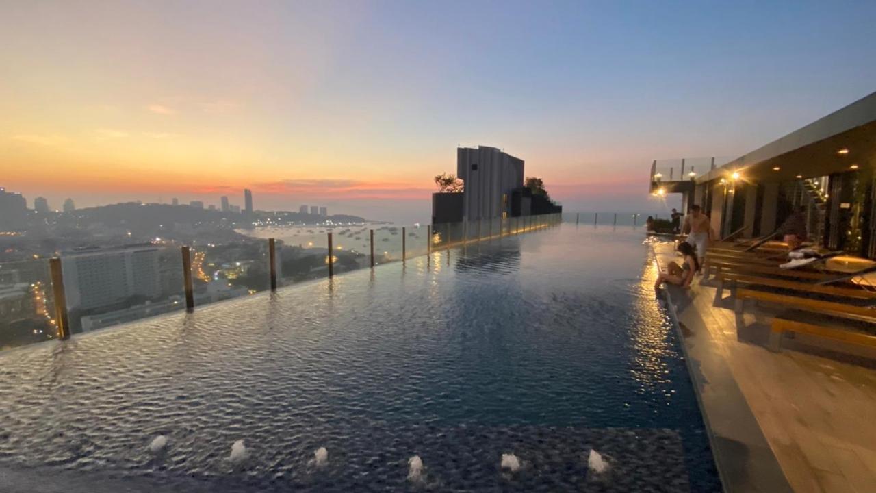 Base Central Pattaya Long Balcony King-Bed With Infinity Pool & Free Netflix! Exterior foto