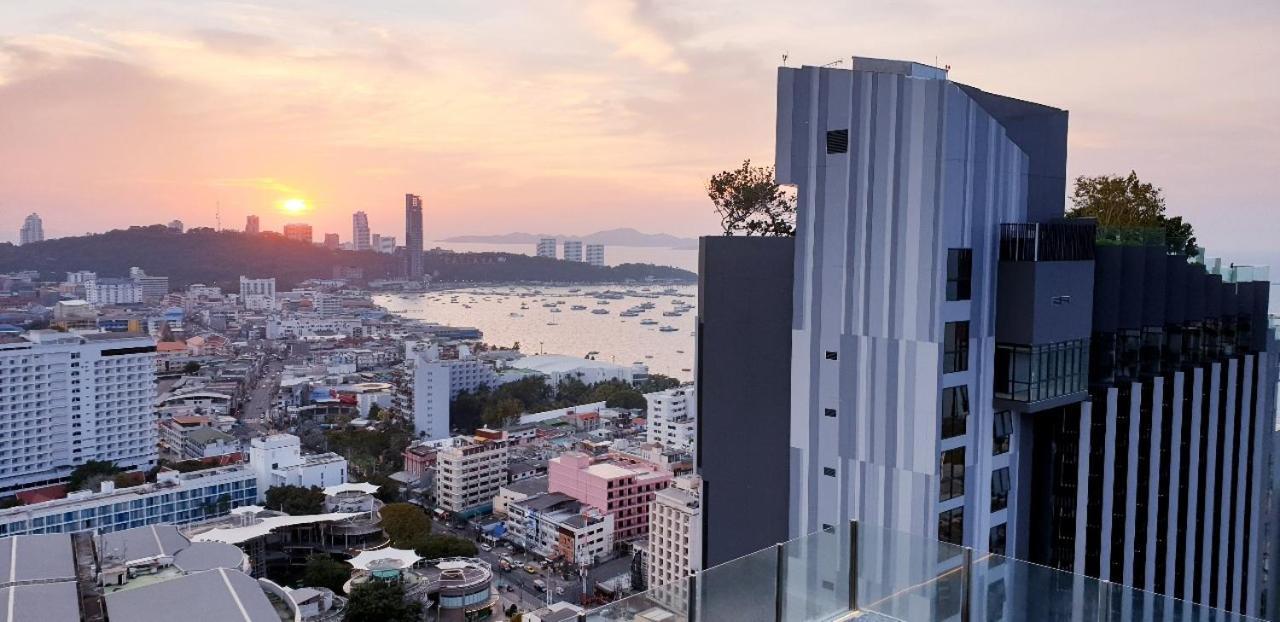 Base Central Pattaya Long Balcony King-Bed With Infinity Pool & Free Netflix! Exterior foto